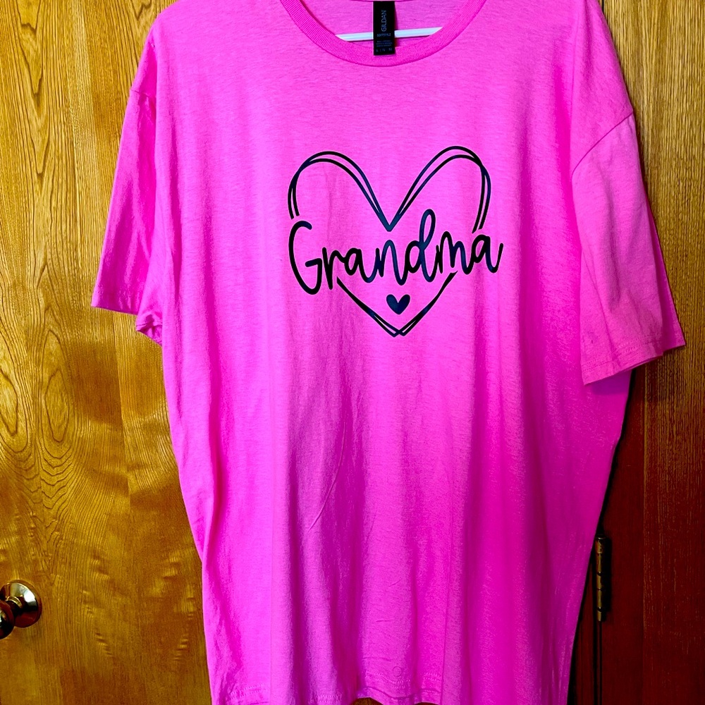 Gildan softstyle T-shirt size X-Large color pink